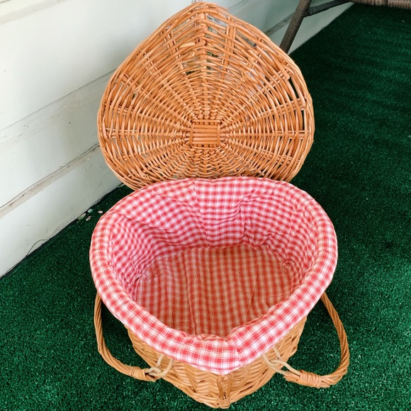 Vintage Other - ⚡️FLASH SALE⚡️ Vintage Rattan Heart Picnic Basket